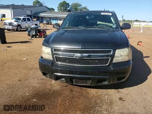 2010 Chevrolet Suburban LS z VIN 1GNUCHE05AR199633, wystawiony jako Copart lot #82591025 z przebiegiem 300 472 mil mil oraz Szkoda całkowita • Salvage title. Historia ofert i sprzedaży dostępna na DreamBid. Obrazek 14.