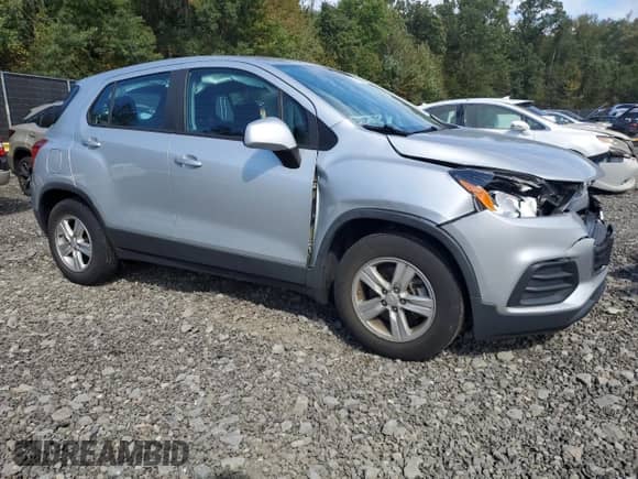 2019 Chevrolet Trax LS with VIN 3GNCJKSB7KL403913, listed as a Copart auction lot 85779005 with 49,035 mi miles and Salvage title. Bid and sale history available at DreamBid. Image 4.