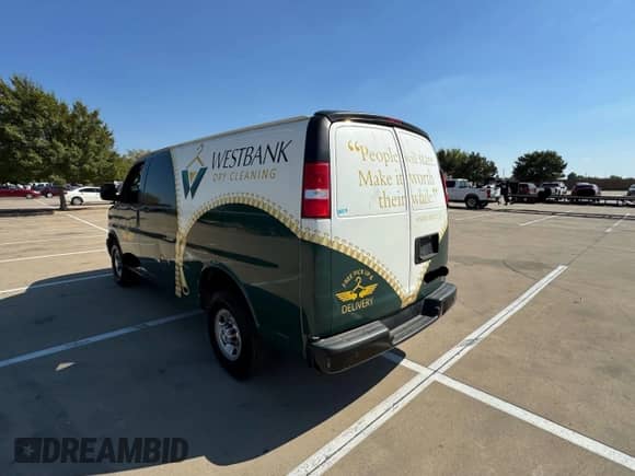 2019 Chevrolet Express Cargo с VIN 1GCWGAFG7K1326472, выставлен на аукционе Copart как лот 86546655 с пробегом 128 868 миль миль и Чистый • Clean title. История ставок и продаж доступна на DreamBid. Изображение 3.