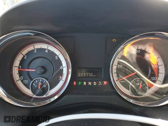 2018 Dodge Grand Caravan SE Plus with VIN 2C4RDGBG1JR303942, listed as a Copart auction lot 80395724 with 223,772 mi miles and Clean title. Bid and sale history available at DreamBid. Image 9.