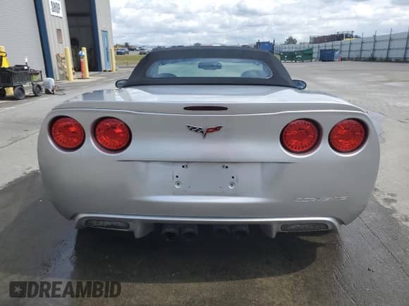 2005 Chevrolet Corvette с VIN 1G1YY34U655114646, выставлен на аукционе Copart как лот 51330415 с пробегом 34 154 миль миль и Чистый • Clean title. История ставок и продаж доступна на DreamBid. Изображение 6.