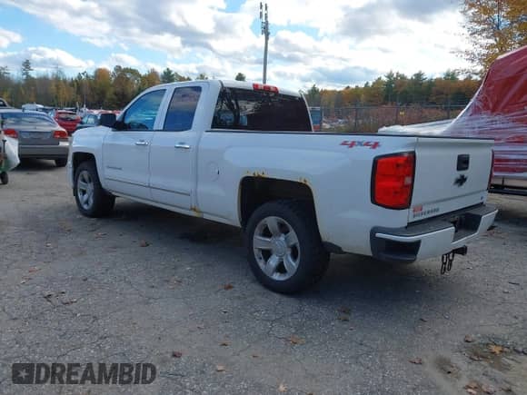2015 Chevrolet Silverado 1500 LT with VIN 1GCVKREC9FZ326472, listed as a IAAI auction lot 43534025 with 288,869 mi miles and . Bid and sale history available at DreamBid. Image 3.
