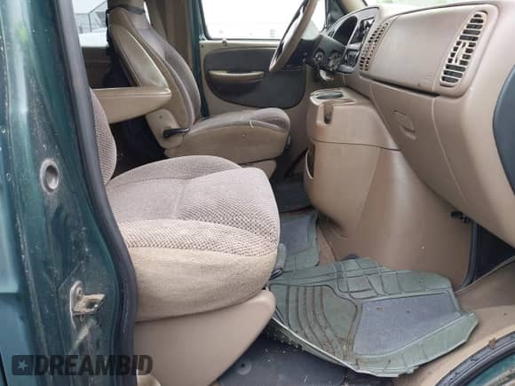 2001 Dodge Passenger with VIN 2B5WB35Y41K527326, listed as a IAAI auction lot 42398837 with 101,572 mi miles and . Bid and sale history available at DreamBid. Image 5.