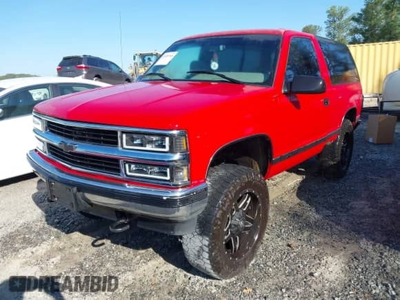 1996 Chevrolet Tahoe с VIN 3GNEK18R4TG131125, выставлен на аукционе IAAI как лот 43355768 с пробегом 299 125 миль миль и . История ставок и продаж доступна на DreamBid. Изображение 2.
