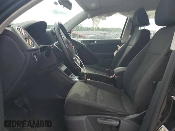 2013 Volkswagen Tiguan SE z VIN WVGAV3AX9DW600422, wystawiony jako Copart lot #64600645 z przebiegiem 134 869 mil mil oraz Czysty tytuł • Clean title. Historia ofert i sprzedaży dostępna na DreamBid. Obrazek 7.