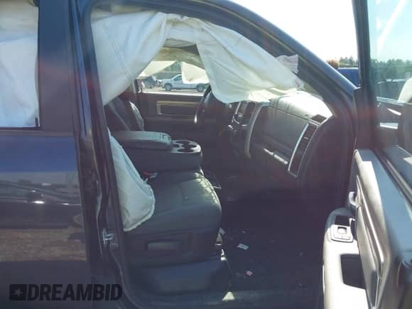 2019 Ram 1500 Big Horn z VIN 1C6RR7TT5KS687454, wystawiony jako IAAI lot #42645612 z przebiegiem 112 214 mil mil oraz . Historia ofert i sprzedaży dostępna na DreamBid. Obrazek 5.