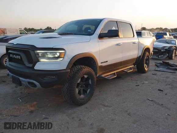 2019 Ram 1500 Rebel z VIN 1C6SRFLT4KN849553, wystawiony jako IAAI lot #43091880 z przebiegiem 93 753 mil mil oraz . Historia ofert i sprzedaży dostępna na DreamBid. Obrazek 17.