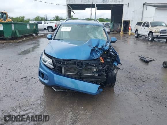 2017 Volkswagen Tiguan Wolfsburg Edition with VIN WVGSV7AX7HK007652, listed as a IAAI auction lot 42334750 with 62,177 mi miles and . Bid and sale history available at DreamBid. Image 13.