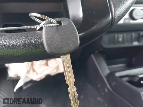 2022 Toyota Tacoma SR z VIN 3TMCZ5AN9NM523743, wystawiony jako IAAI lot #42970764 z przebiegiem 57 305 mil mil oraz . Historia ofert i sprzedaży dostępna na DreamBid. Obrazek 11.