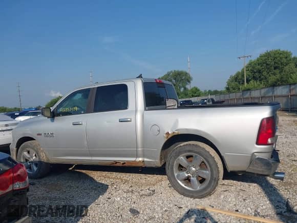 2013 Ram 1500 Big Horn z VIN 1C6RR7LT5DS621215, wystawiony jako IAAI lot #42881419 z przebiegiem 251 070 mil mil oraz . Historia ofert i sprzedaży dostępna na DreamBid. Obrazek 14.