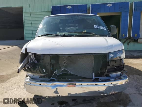 2024 Chevrolet Express Cargo with VIN 1GCWGAFP8R1271654, listed as a Copart auction lot 50373785 with 3,947 mi miles and Clean title. Bid and sale history available at DreamBid. Image 5.