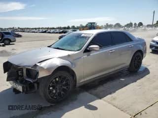 2014 Chrysler 300 S с VIN 2C3CCABG0EH380839, выставлен на аукционе Copart как лот 70948405 с пробегом 119 666 миль миль и Списание • Salvage title. История ставок и продаж доступна на DreamBid. Изображение 1.