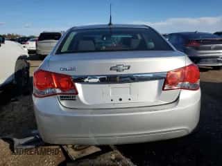 2013 Chevrolet Cruze LS z VIN 1G1PA5SH8D7133767, wystawiony jako Copart lot #82203205 z przebiegiem 198 468 mil mil oraz Szkoda całkowita • Salvage title. Historia ofert i sprzedaży dostępna na DreamBid. Obrazek 6.