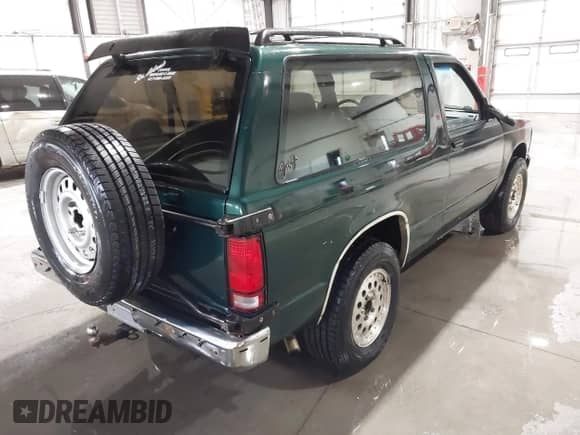 1993 Chevrolet Blazer LS с VIN 1GNCT18W9P0137328, выставлен на аукционе IAAI как лот 41573131 с пробегом Не указан миль и . История ставок и продаж доступна на DreamBid. Изображение 4.