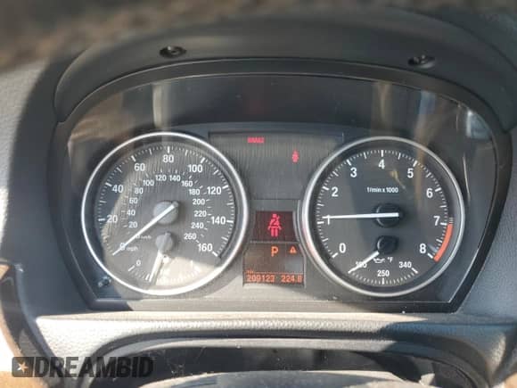 2011 BMW 3 Series 335i с VIN WBADX7C57BE742475, выставлен на аукционе Copart как лот 89736605 с пробегом 209 123 миль миль и Списание • Salvage title. История ставок и продаж доступна на DreamBid. Изображение 9.