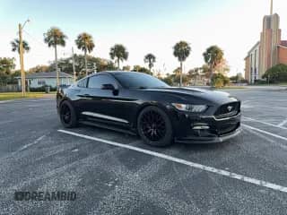 2017 Ford Mustang GT z VIN 1FA6P8CF9H5263838, wystawiony jako Copart lot #89445895 z przebiegiem 59 348 mil mil oraz Czysty tytuł • Clean title. Historia ofert i sprzedaży dostępna na DreamBid. Obrazek 1.