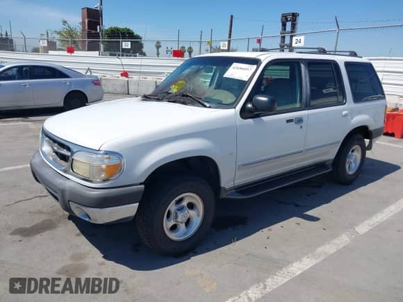 1999 Ford Explorer XLT с VIN 1FMZU32P7XZB02842, выставлен на аукционе IAAI как лот 42686057 с пробегом 187 266 миль миль и . История ставок и продаж доступна на DreamBid. Изображение 2.