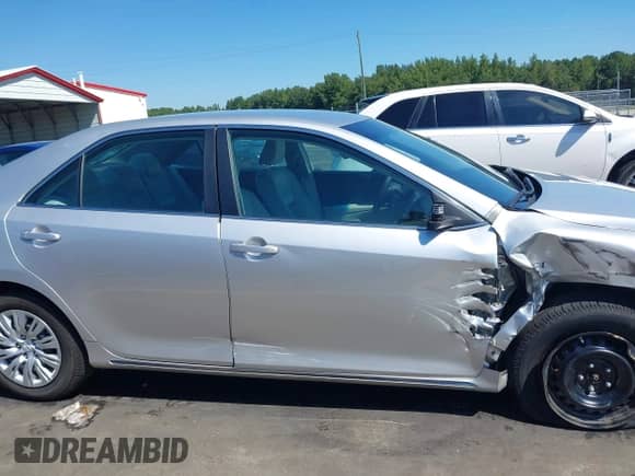 2013 Toyota Camry LE z VIN 4T1BD1FK7DU091564, wystawiony jako IAAI lot #43095022 z przebiegiem 103 132 mil mil oraz . Historia ofert i sprzedaży dostępna na DreamBid. Obrazek 13.