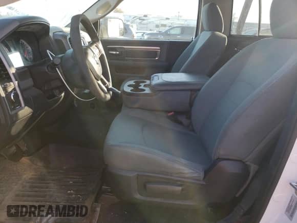 2016 Ram 1500 z VIN 3C6JR6DMXGG329425, wystawiony jako Copart lot #83474654 z przebiegiem 268 690 mil mil oraz Czysty tytuł • Clean title. Historia ofert i sprzedaży dostępna na DreamBid. Obrazek 7.