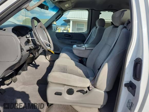 2002 Ford F-150 XL с VIN 1FTRX18L32NB44414, выставлен на аукционе Copart как лот 85088035 с пробегом Не указан миль и Списание • Salvage title. История ставок и продаж доступна на DreamBid. Изображение 7.