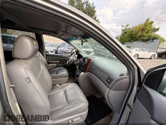 2005 Toyota Sienna XLE z VIN 5TDBA22C35S047679, wystawiony jako IAAI lot #43417118 z przebiegiem 250 675 mil mil oraz . Historia ofert i sprzedaży dostępna na DreamBid. Obrazek 5.