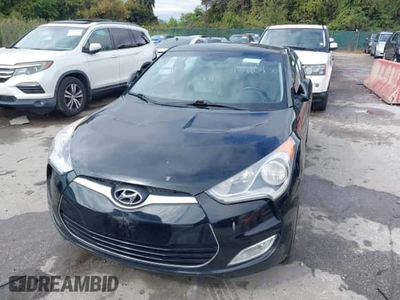 2012 Hyundai Veloster w/Gray Int z VIN KMHTC6AD6CU049429, wystawiony jako IAAI lot #43410430 z przebiegiem 153 050 mil mil oraz . Historia ofert i sprzedaży dostępna na DreamBid. Obrazek 6.