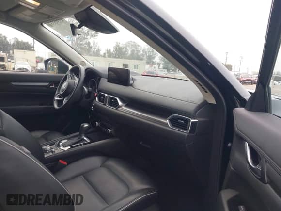 2024 Mazda CX-5 S Select z VIN JM3KFBBL0R0421621, wystawiony jako IAAI lot #43305581 z przebiegiem 16 537 mil mil oraz . Historia ofert i sprzedaży dostępna na DreamBid. Obrazek 5.