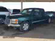 2005 GMC Sierra 1500 SLE z VIN 2GTEC19T351277365, wystawiony jako IAAI lot #42715847 z przebiegiem 306 821 mil mil oraz . Historia ofert i sprzedaży dostępna na DreamBid. Obrazek 2.