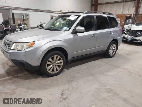 2012 Subaru Forester X Premium z VIN JF2SHADC9CH448112, wystawiony jako IAAI lot #43592598 z przebiegiem 105 556 mil mil oraz . Historia ofert i sprzedaży dostępna na DreamBid. Obrazek 2.