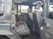 2008 Jeep Wrangler Unlimited Rubicon z VIN 1J4GA691X8L577455, wystawiony jako Copart lot #62909945 z przebiegiem 119 081 mil mil oraz Szkoda całkowita • Salvage title. Historia ofert i sprzedaży dostępna na DreamBid. Obrazek 11.