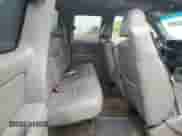 2002 GMC Sierra 1500 SLE z VIN 2GTEK19T121342261, wystawiony jako Copart lot #82139515 z przebiegiem 140 547 mil mil oraz Czysty tytuł • Clean title. Historia ofert i sprzedaży dostępna na DreamBid. Obrazek 10.