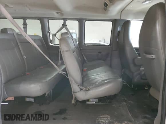 2014 Chevrolet Express Passenger LS z VIN 1GNSGBF40E1182270, wystawiony jako Copart lot #46731915 z przebiegiem Nie podano mil oraz Szkoda całkowita • Salvage title. Historia ofert i sprzedaży dostępna na DreamBid. Obrazek 12.