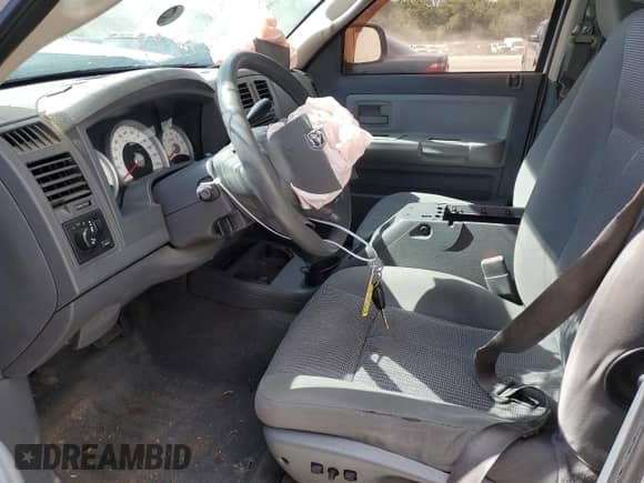 2007 Dodge Dakota SLT z VIN 1D7HE48J17S259061, wystawiony jako Copart lot #76098974 z przebiegiem Nie podano mil oraz Nie do naprawy • Non repairable. Historia ofert i sprzedaży dostępna na DreamBid. Obrazek 7.