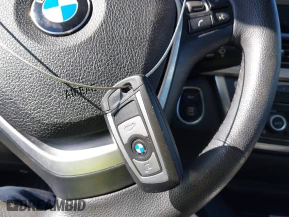 2015 BMW 3 Series 328i xDrive с VIN WBA3B5C58FF962299, выставлен на аукционе IAAI как лот 43497411 с пробегом 150 177 миль миль и . История ставок и продаж доступна на DreamBid. Изображение 11.