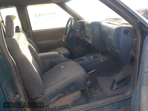 1996 Chevrolet S-10 LS с VIN 1GCCT19X1T8105176, выставлен на аукционе IAAI как лот 43342063 с пробегом 250 451 миль миль и . История ставок и продаж доступна на DreamBid. Изображение 5.
