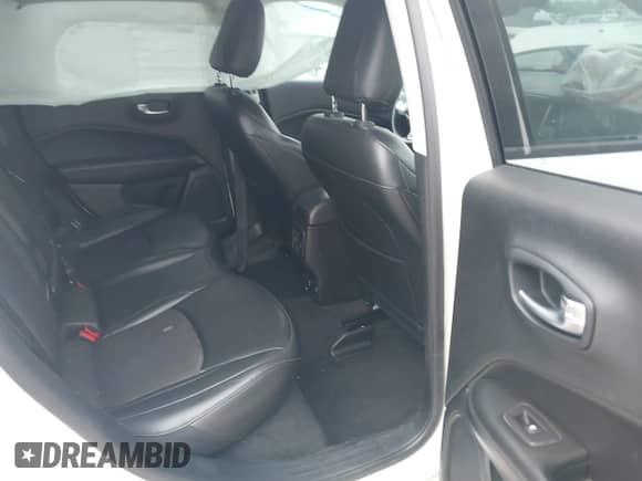 2019 Jeep Compass Altitude z VIN 3C4NJCBB5KT615720, wystawiony jako IAAI lot #42148757 z przebiegiem 205 016 mil mil oraz . Historia ofert i sprzedaży dostępna na DreamBid. Obrazek 8.