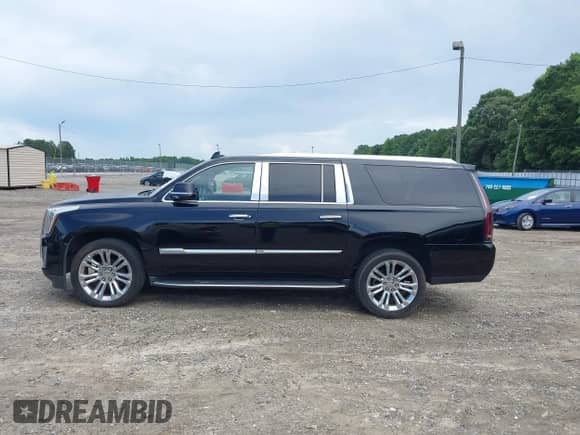 2017 Cadillac Escalade ESV Luxury z VIN 1GYS4HKJ4HR120256, wystawiony jako IAAI lot #42561194 z przebiegiem 165 482 mil mil oraz . Historia ofert i sprzedaży dostępna na DreamBid. Obrazek 14.