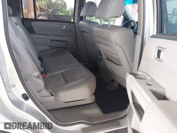 2009 Honda Pilot Touring with VIN 5FNYF38839B022943, listed as a IAAI auction lot 42443006 with 199,184 mi miles and . Bid and sale history available at DreamBid. Image 8.