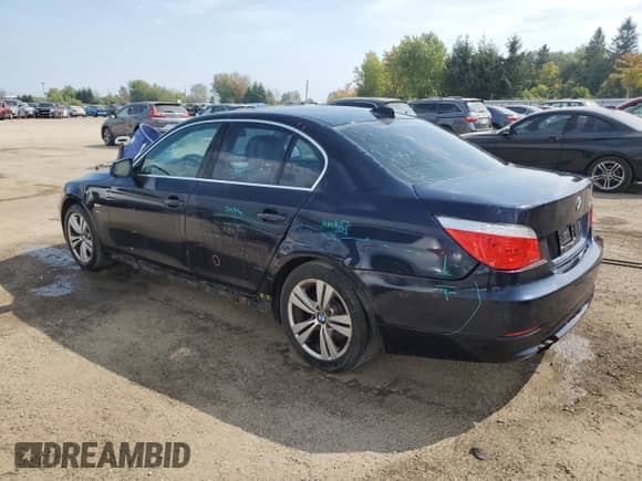 2010 BMW 5 Series 528i xDrive z VIN WBANV1C50AC389403, wystawiony jako Copart lot #80441565 z przebiegiem 251 641 mil mil oraz Czysty tytuł • Clean title. Historia ofert i sprzedaży dostępna na DreamBid. Obrazek 2.