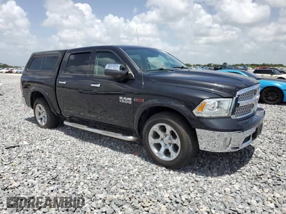 2017 Ram 1500 Laramie z VIN 1C6RR7NM9HS872900, wystawiony jako Copart lot #66503515 z przebiegiem 58 039 mil mil oraz Czysty tytuł • Clean title. Historia ofert i sprzedaży dostępna na DreamBid. Obrazek 4.