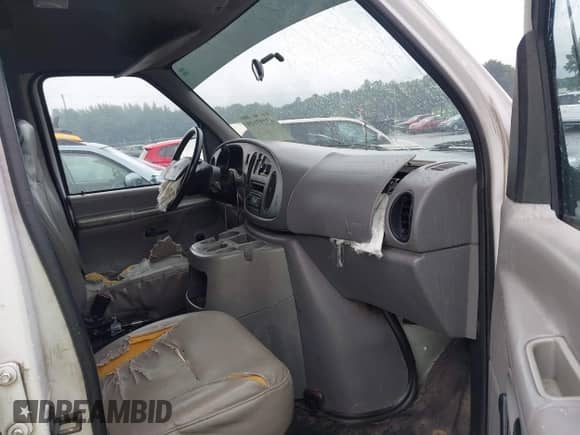 2000 Ford Econoline Cargo with VIN 1FTRE14W8YHB56751, listed as a IAAI auction lot 43197119 with 302,327 mi miles and . Bid and sale history available at DreamBid. Image 5.