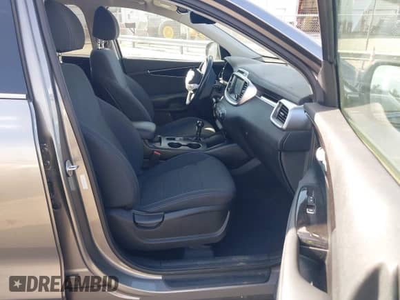 2018 Kia Sorento L с VIN 5XYPG4A34JG422780, выставлен на аукционе IAAI как лот 43264925 с пробегом 100 185 миль миль и . История ставок и продаж доступна на DreamBid. Изображение 5.