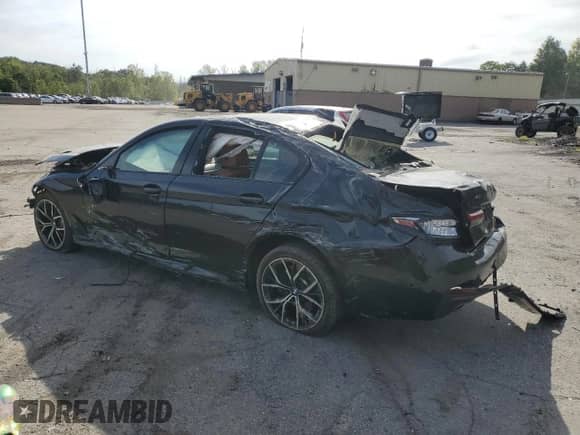 2023 BMW 5 Series 540i xDrive z VIN WBA73BJ04PCL30231, wystawiony jako Copart lot #70574975 z przebiegiem Nie podano mil oraz Szkoda całkowita • Salvage title. Historia ofert i sprzedaży dostępna na DreamBid. Obrazek 2.