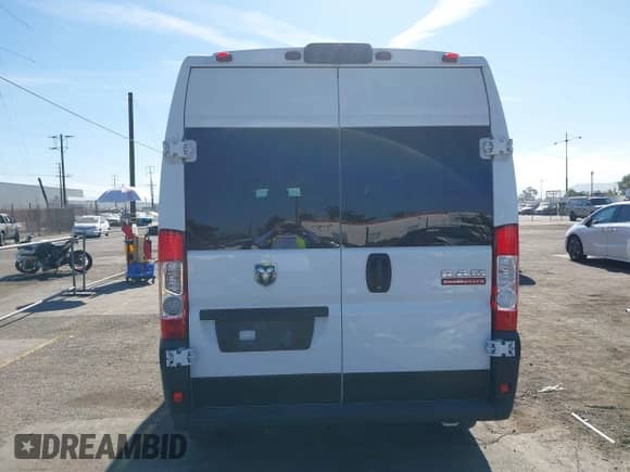 2022 Ram ProMaster Cargo z VIN 3C6LRVDG1NE136103, wystawiony jako IAAI lot #43000964 z przebiegiem 61 821 mil mil oraz . Historia ofert i sprzedaży dostępna na DreamBid. Obrazek 17.