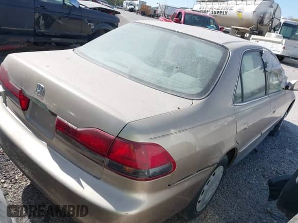 2001 Honda Accord LX z VIN 1HGCG66521A022612, wystawiony jako IAAI lot #39372406 z przebiegiem Nie podano mil oraz . Historia ofert i sprzedaży dostępna na DreamBid. Obrazek 4.