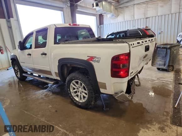 2011 Chevrolet Silverado 1500 LT with VIN 3GCPKSE38BG327025, listed as a Copart auction lot 81982475 with 205,326 mi miles and Non repairable. Bid and sale history available at DreamBid. Image 2.