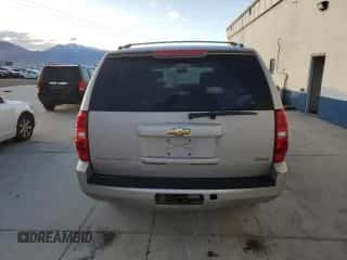 2008 Chevrolet Suburban 2LT with VIN 1GNFK163X8J127587, listed as a Copart auction lot 86182195 with 180,835 mi miles and Salvage title. Bid and sale history available at DreamBid. Image 6.