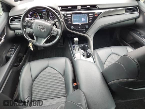 2020 Toyota Camry SE z VIN 4T1M11AKXLU962447, wystawiony jako Copart lot #89796125 z przebiegiem 74 822 mil mil oraz Szkoda całkowita • Salvage title. Historia ofert i sprzedaży dostępna na DreamBid. Obrazek 8.