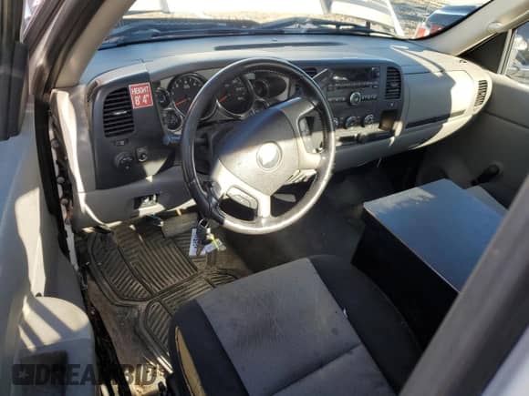 2008 Chevrolet Silverado 3500 с VIN 1GBHC34KX8E209725, выставлен на аукционе Copart как лот 84049514 с пробегом 222 549 миль миль и Списание • Salvage title. История ставок и продаж доступна на DreamBid. Изображение 8.