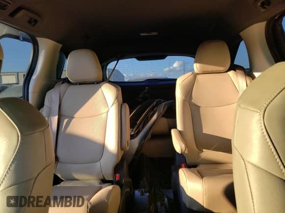 2023 Toyota Sienna XLE z VIN 5TDJRKEC2PS146951, wystawiony jako Copart lot #70893975 z przebiegiem 38 403 mil mil oraz Szkoda całkowita • Salvage title. Historia ofert i sprzedaży dostępna na DreamBid. Obrazek 10.